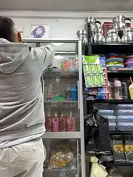 Snapshot of JuanZapata33 chatting on 12-22-25, 08:06 JuanZapata33 online show from 12-22-25, 08:06