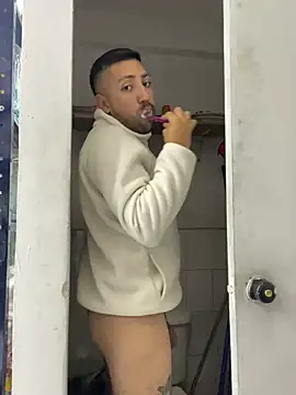 Snapshot of JuanZapata33 chatting on 01-17-26, 11:30 JuanZapata33 online show from 01-17-26, 11:30