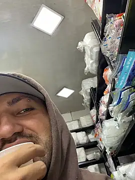 Snapshot of JuanZapata33 chatting on 02-05-26, 10:14 JuanZapata33 online show from 02-05-26, 10:14