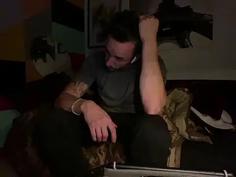 Snapshot of Gman143187 chatting on 10-23-25, 07:40 Gman143187 online show from 10-23-25, 07:40