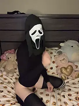 Snapshot of YourFavTwinkie chatting on 10-15-25, 05:29 YourFavTwinkie online show from 10-15-25, 05:29