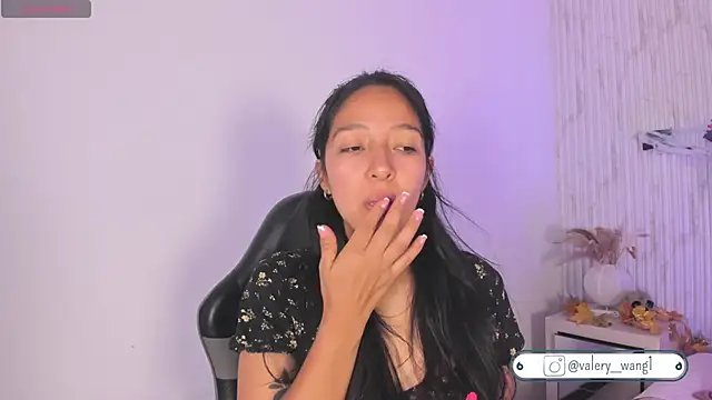 Snapshot of Valery_wang chatting on 10-28-25, 11:47 Valery wang online show from 10-28-25, 11:47