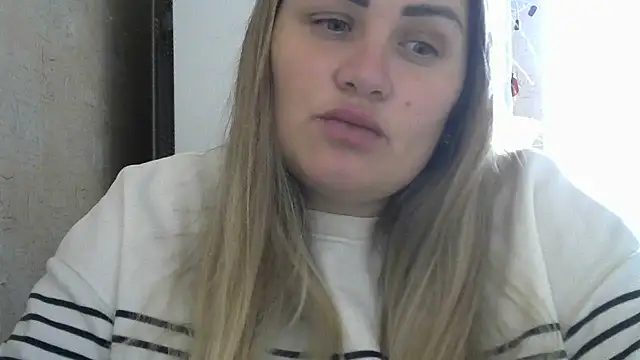 Snapshot of Honeydew-Waves chatting on 10-06-25, 07:50 Honeydew-Waves online show from 10-06-25, 07:50