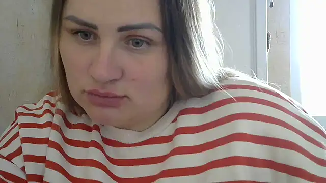 Snapshot of Honeydew-Waves chatting on 10-14-25, 07:53 Honeydew-Waves online show from 10-14-25, 07:53