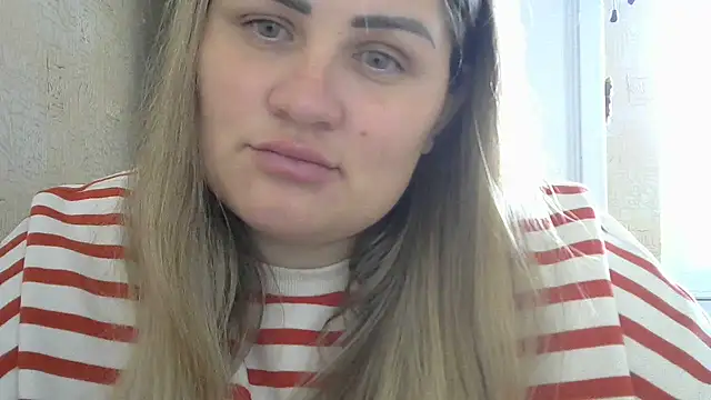 Snapshot of Honeydew-Waves chatting on 10-15-25, 08:58 Honeydew-Waves online show from 10-15-25, 08:58