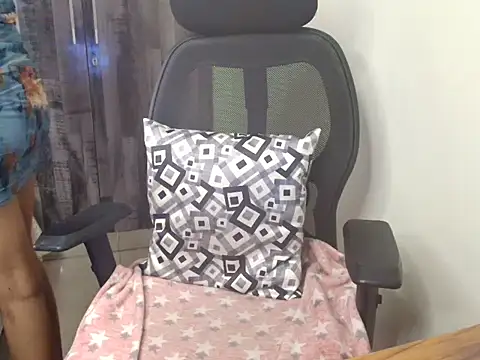 Snapshot of CUTE_princess_143 chatting on 09-25-25, 12:09 CUTE princess 143 online show from 09-25-25, 12:09