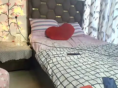 Snapshot of CUTE_princess_143 chatting on 10-06-25, 11:51 CUTE princess 143 online show from 10-06-25, 11:51