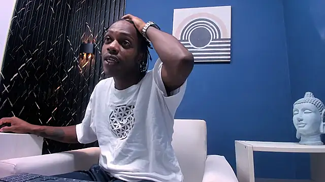 Snapshot of LarryCollin chatting on 02-02-25, 10:46 LarryCollin online show from 02-02-25, 10:46