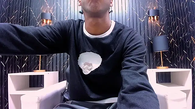 Snapshot of LarryCollin chatting on 02-21-25, 01:11 LarryCollin online show from 02-21-25, 01:11
