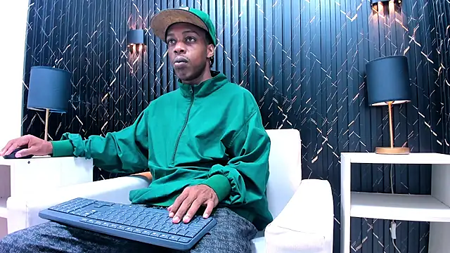 Snapshot of LarryCollin chatting on 02-26-25, 01:53 LarryCollin online show from 02-26-25, 01:53