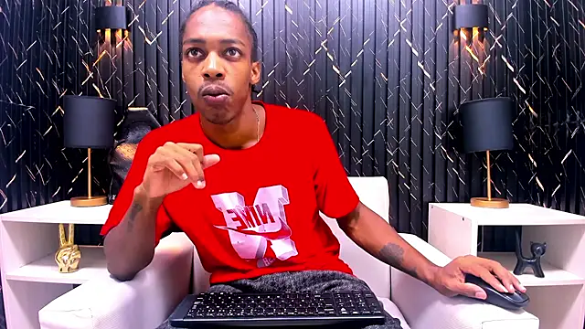 Snapshot of LarryCollin chatting on 03-01-25, 03:43 LarryCollin online show from 03-01-25, 03:43