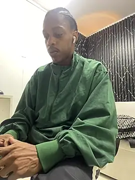 Snapshot of LarryCollin chatting on 03-17-25, 03:36 LarryCollin online show from 03-17-25, 03:36