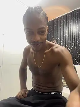 Snapshot of LarryCollin chatting on 03-18-25, 04:04 LarryCollin online show from 03-18-25, 04:04