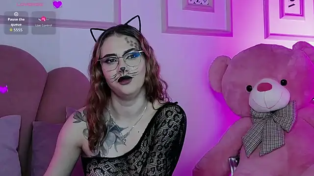 Abby  White online show from 10-31-25, 05:25