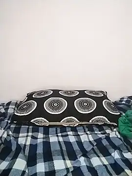 Snapshot of Tota_Khan chatting on 09-13-25, 09:03 Tota Khan online show from 09-13-25, 09:03