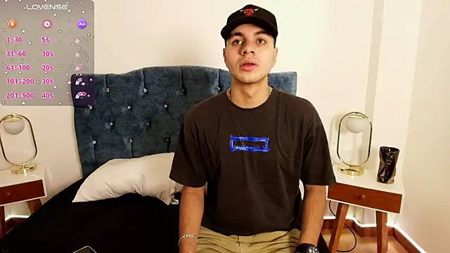 Snapshot of Amadeo_Wild chatting on 12-05-24, 03:06 Amadeo Wild online show from 12-05-24, 03:06