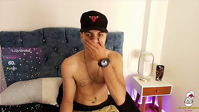 Snapshot of Amadeo_Wild chatting on 12-06-24, 02:49 Amadeo Wild online show from 12-06-24, 02:49