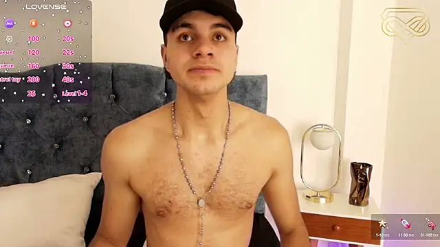 Snapshot of Amadeo_Wild chatting on 12-08-24, 05:01 Amadeo Wild online show from 12-08-24, 05:01