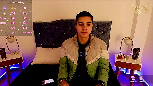 Snapshot of Amadeo_Wild chatting on 12-12-24, 01:17 Amadeo Wild online show from 12-12-24, 01:17