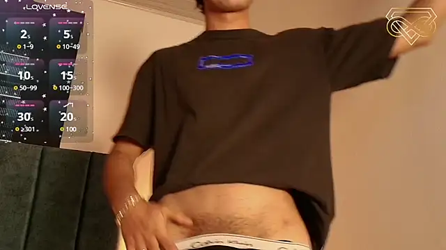 Snapshot of Amadeo_Wild chatting on 12-29-24, 07:43 Amadeo Wild online show from 12-29-24, 07:43