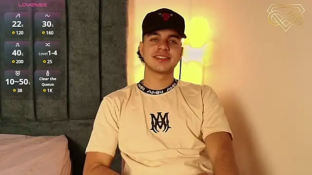 Snapshot of Amadeo_Wild chatting on 12-31-24, 07:07 Amadeo Wild online show from 12-31-24, 07:07