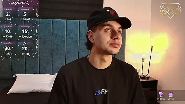 Snapshot of Amadeo_Wild chatting on 01-10-25, 09:23 Amadeo Wild online show from 01-10-25, 09:23