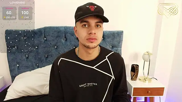 Snapshot of Amadeo_Wild chatting on 01-16-25, 03:24 Amadeo Wild online show from 01-16-25, 03:24