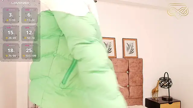 Snapshot of Amadeo_Wild chatting on 01-17-25, 05:30 Amadeo Wild online show from 01-17-25, 05:30