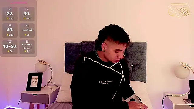 Snapshot of Amadeo_Wild chatting on 01-28-25, 02:10 Amadeo Wild online show from 01-28-25, 02:10