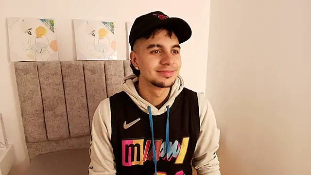 Snapshot of Amadeo_Wild chatting on 01-30-25, 03:40 Amadeo Wild online show from 01-30-25, 03:40