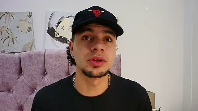 Snapshot of Amadeo_Wild chatting on 02-09-25, 12:19 Amadeo Wild online show from 02-09-25, 12:19