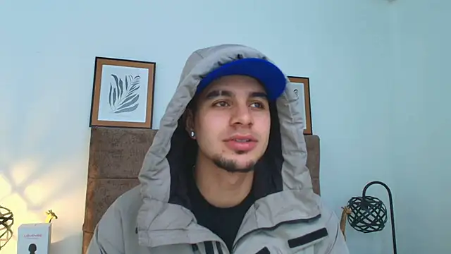 Snapshot of Amadeo_Wild chatting on 02-12-25, 03:49 Amadeo Wild online show from 02-12-25, 03:49