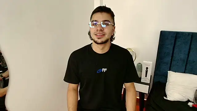 Snapshot of Amadeo_Wild chatting on 03-16-25, 02:10 Amadeo Wild online show from 03-16-25, 02:10