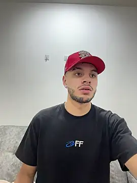 Snapshot of Amadeo_Wild chatting on 09-23-25, 03:59 Amadeo Wild online show from 09-23-25, 03:59