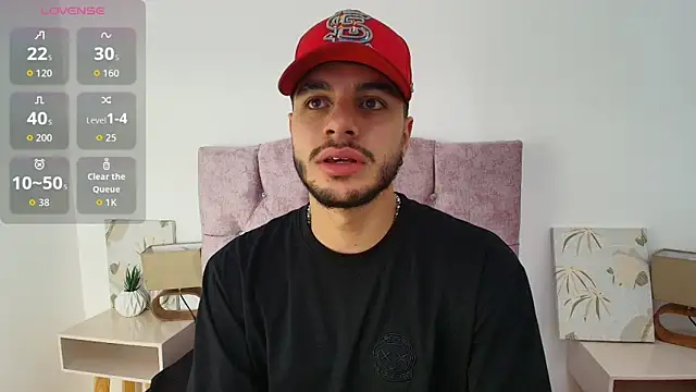 Snapshot of Amadeo_Wild chatting on 10-21-25, 03:57 Amadeo Wild online show from 10-21-25, 03:57