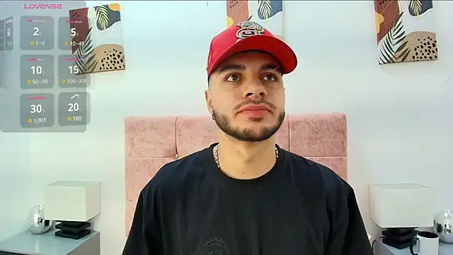 Snapshot of Amadeo_Wild chatting on 10-22-25, 03:23 Amadeo Wild online show from 10-22-25, 03:23