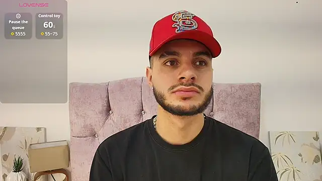 Snapshot of Amadeo_Wild chatting on 11-08-25, 01:22 Amadeo Wild online show from 11-08-25, 01:22