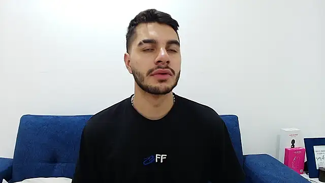 Snapshot of Amadeo_Wild chatting on 02-07-26, 02:32 Amadeo Wild online show from 02-07-26, 02:32