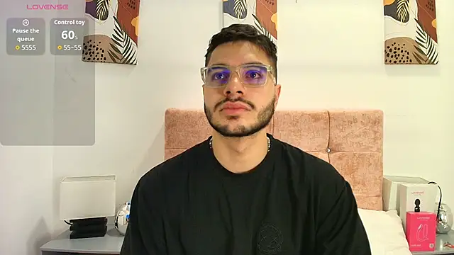 Snapshot of Amadeo_Wild chatting on 02-18-26, 01:18 Amadeo Wild online show from 02-18-26, 01:18