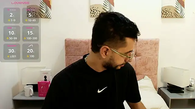 Snapshot of Amadeo_Wild chatting on 03-08-26, 03:38 Amadeo Wild online show from 03-08-26, 03:38