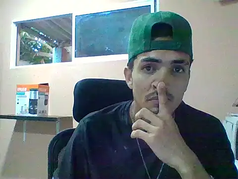 Snapshot of jeremy_scott chatting on 10-27-25, 10:14 jeremy scott online show from 10-27-25, 10:14