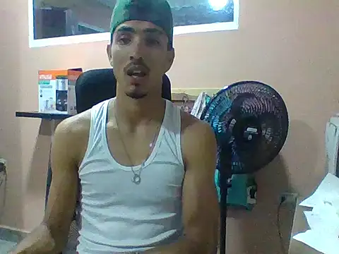 Snapshot of jeremy_scott chatting on 10-29-25, 01:52 jeremy scott online show from 10-29-25, 01:52