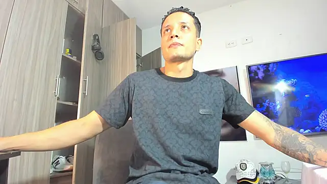Snapshot of CbumDick chatting on 02-26-25, 03:42 CbumDick online show from 02-26-25, 03:42
