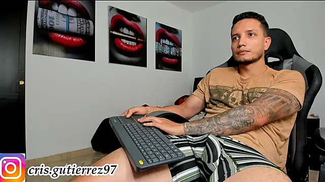 Snapshot of CbumDick chatting on 10-08-25, 02:47 CbumDick online show from 10-08-25, 02:47