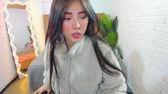 Snapshot of Roxanne_tay chatting on 02-16-25, 07:16 Roxanne tay online show from 02-16-25, 07:16