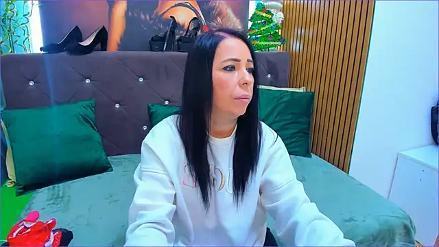 Snapshot of LauraSin chatting on 12-23-25, 04:10 LauraSin online show from 12-23-25, 04:10