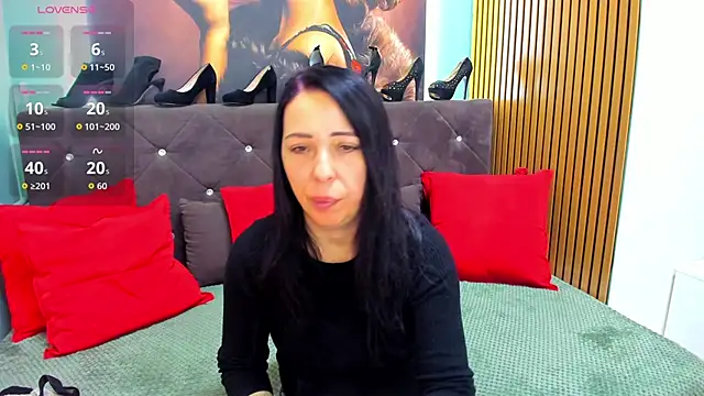 Snapshot of LauraSin chatting on 02-12-26, 05:13 LauraSin online show from 02-12-26, 05:13