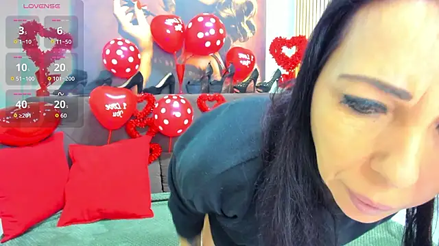 Snapshot of LauraSin chatting on 02-13-26, 04:41 LauraSin online show from 02-13-26, 04:41