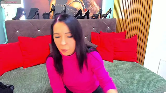 Snapshot of LauraSin chatting on 02-17-26, 06:58 LauraSin online show from 02-17-26, 06:58