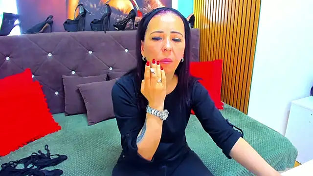 LauraSin online show from 04-18-26, 03:32